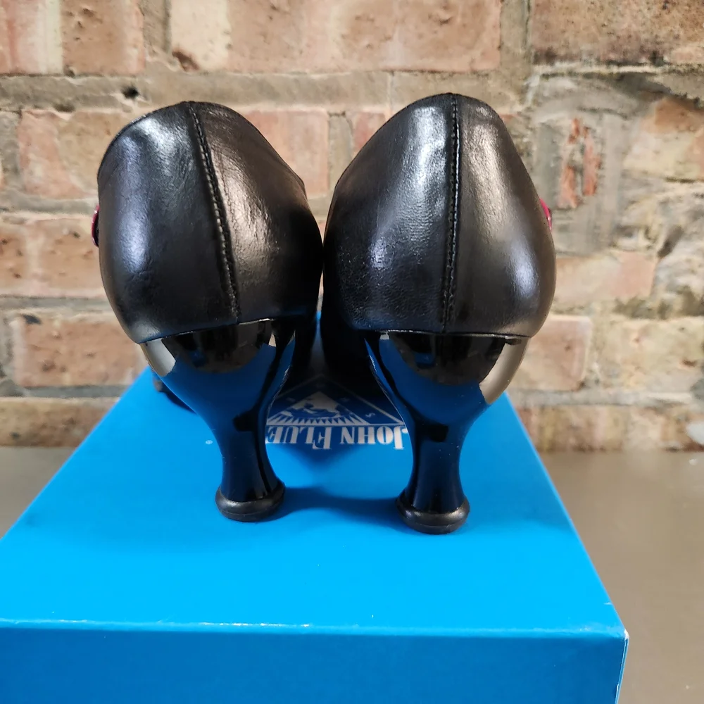 John Fluevog Black Heels with Ergonomic Design - Picture 5 of 8